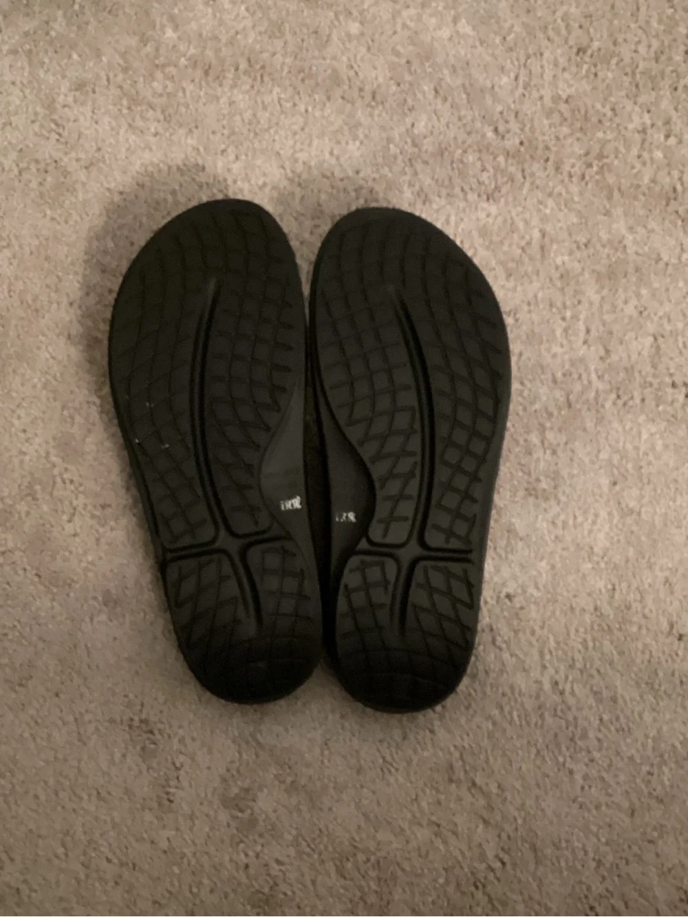 NWT!!  Unisex OOFOS Slide On Sandals (Mens 13/Womens 15)